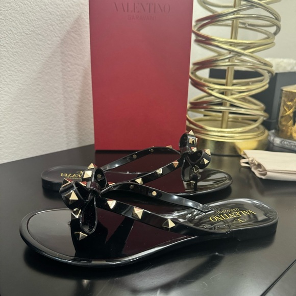 Valentino Garavani Rockstud Bow Jelly Thong Sandal Black 38 - Picture 3 of 9